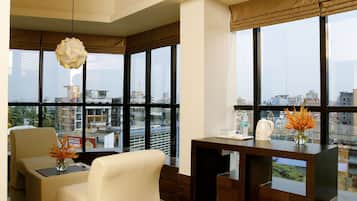 Luksus-suite - 1 kingsize-seng - badekar - byudsigt | Gadeudsigt