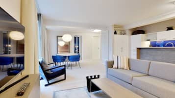 Familien-Suite, 2 Schlafzimmer | Wohnzimmer | Flachbildfernseher