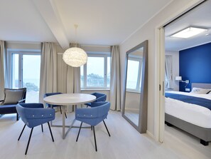 Family Suite, 2 Bedrooms | In-room dining