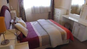House | 1 bedroom, iron/ironing board, free WiFi, bed sheets
