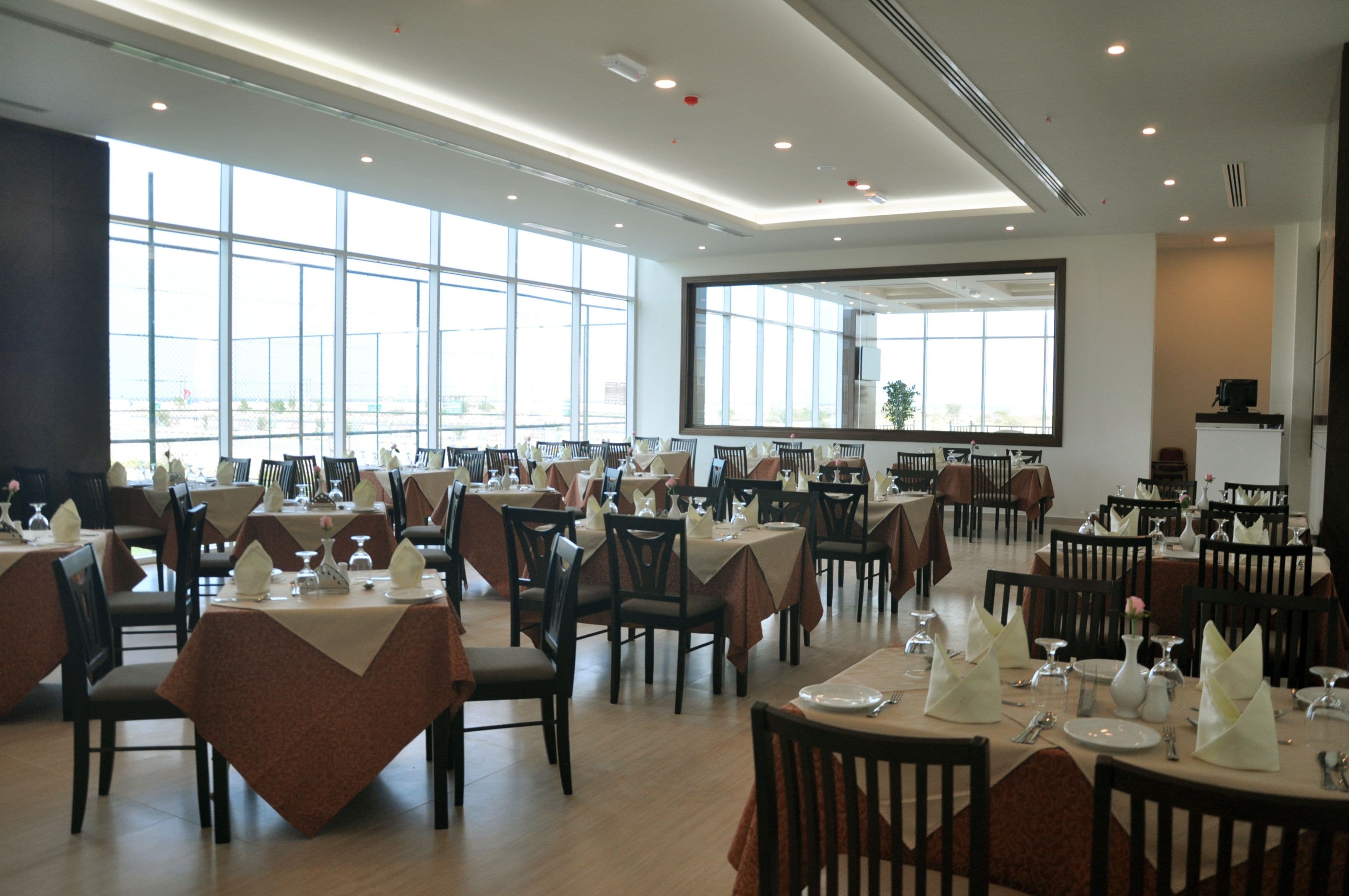 breakfast, lunch, dinner served; international cuisine