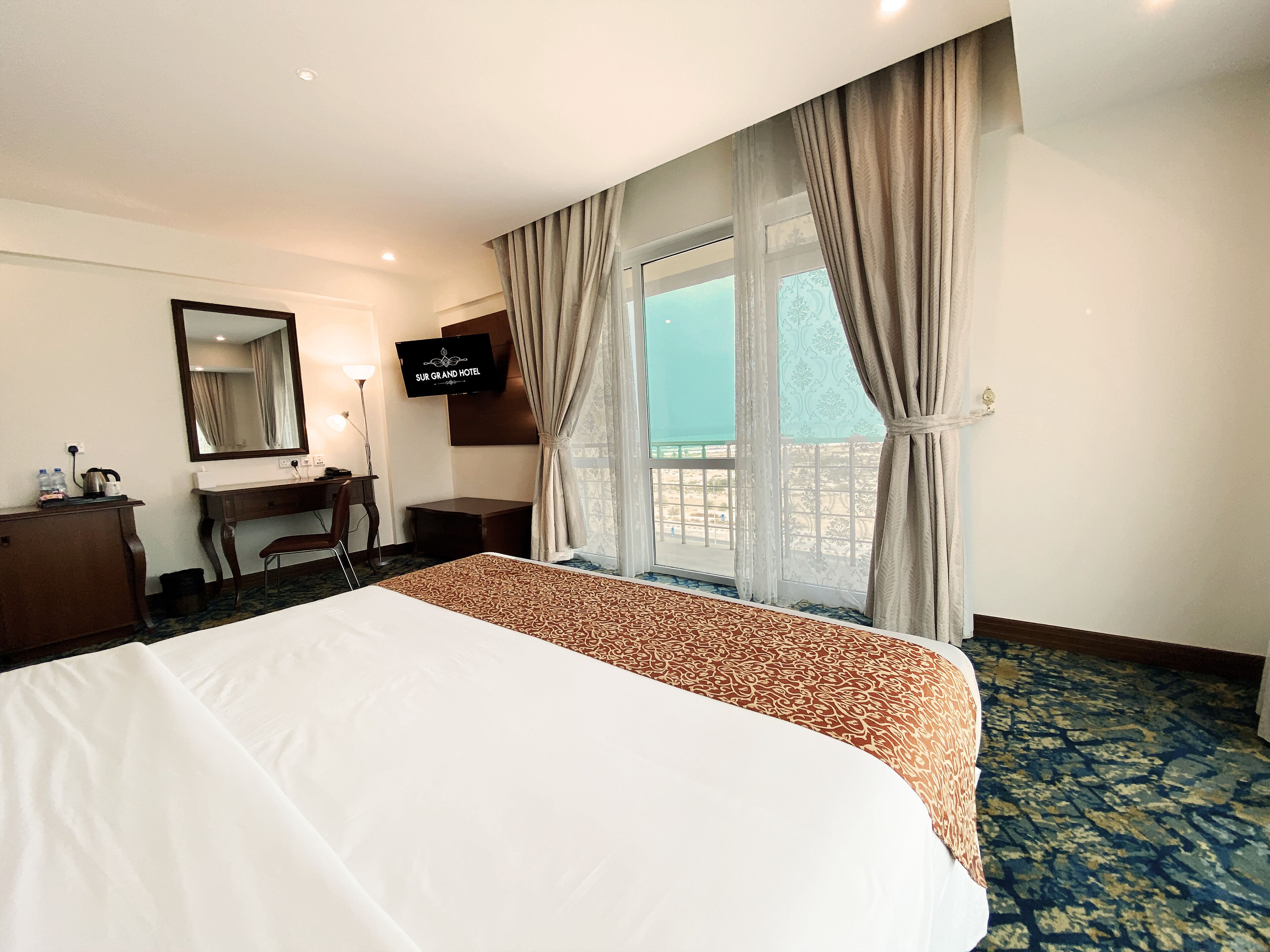 executive room | premium bedding, in-room safe, desk, soundproofing