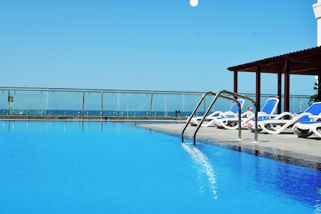 屋外プール、サンラウンジャー