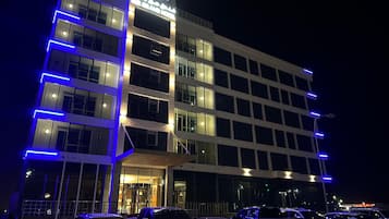Façade de lâhĂ©bergement - soirĂ©e/nuit
