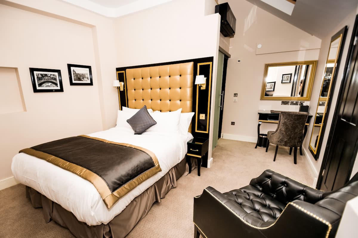 Doppia Executive, 1 letto queen | Una cassaforte in camera, una scrivania, tende oscuranti