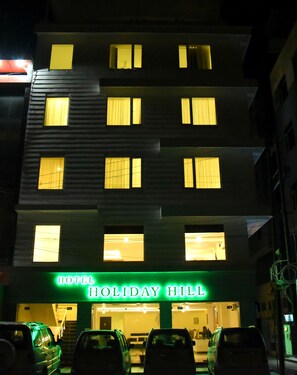 Front of property – evening/night - Hotel Holiday Hill (Rishikesh)