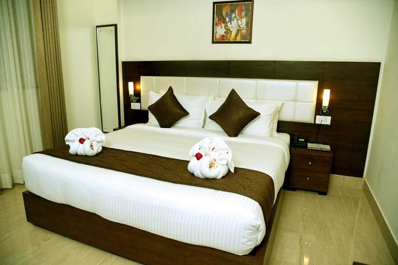 Ropa de cama de alta calidad, colchones con efecto memoria y minibar 