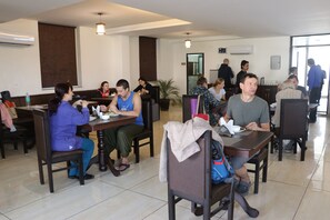Free daily buffet breakfast  - Hotel Holiday Hill (Rishikesh)