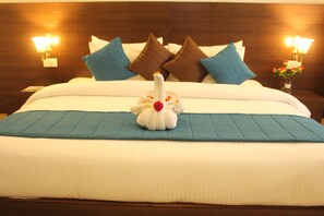1 bedroom, premium bedding, memory-foam beds, minibar