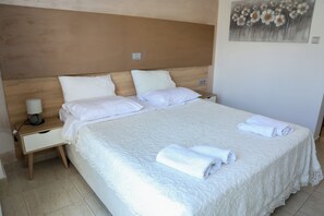 Double or Twin Room | Living room | Flat-screen TV - Marie Hotel (Kos)