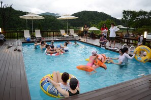Seasonal outdoor pool - Forest of Color Pension (Hongcheon)