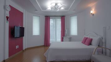 Bubble Red | Premium bedding, individually decorated, individually furnished, desk