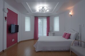 Bubble Red | Premium bedding, individually decorated, individually furnished, desk - Forest of Color Pension (Hongcheon)