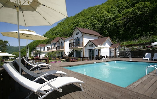 Forest of Color Pension