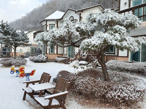 Front of property - Forest of Color Pension (Hongcheon)