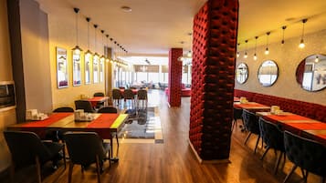 Daily full breakfast (TRY 300 per person)