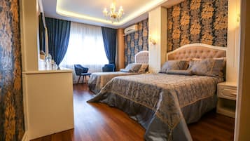 Suite, Jetted Tub | In-room safe, desk, iron/ironing board, free WiFi