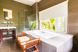 Villa, 1 Bedroom | Bathroom | Shower, hair dryer, slippers, towels - Dreamhome B&B (Hualien City)