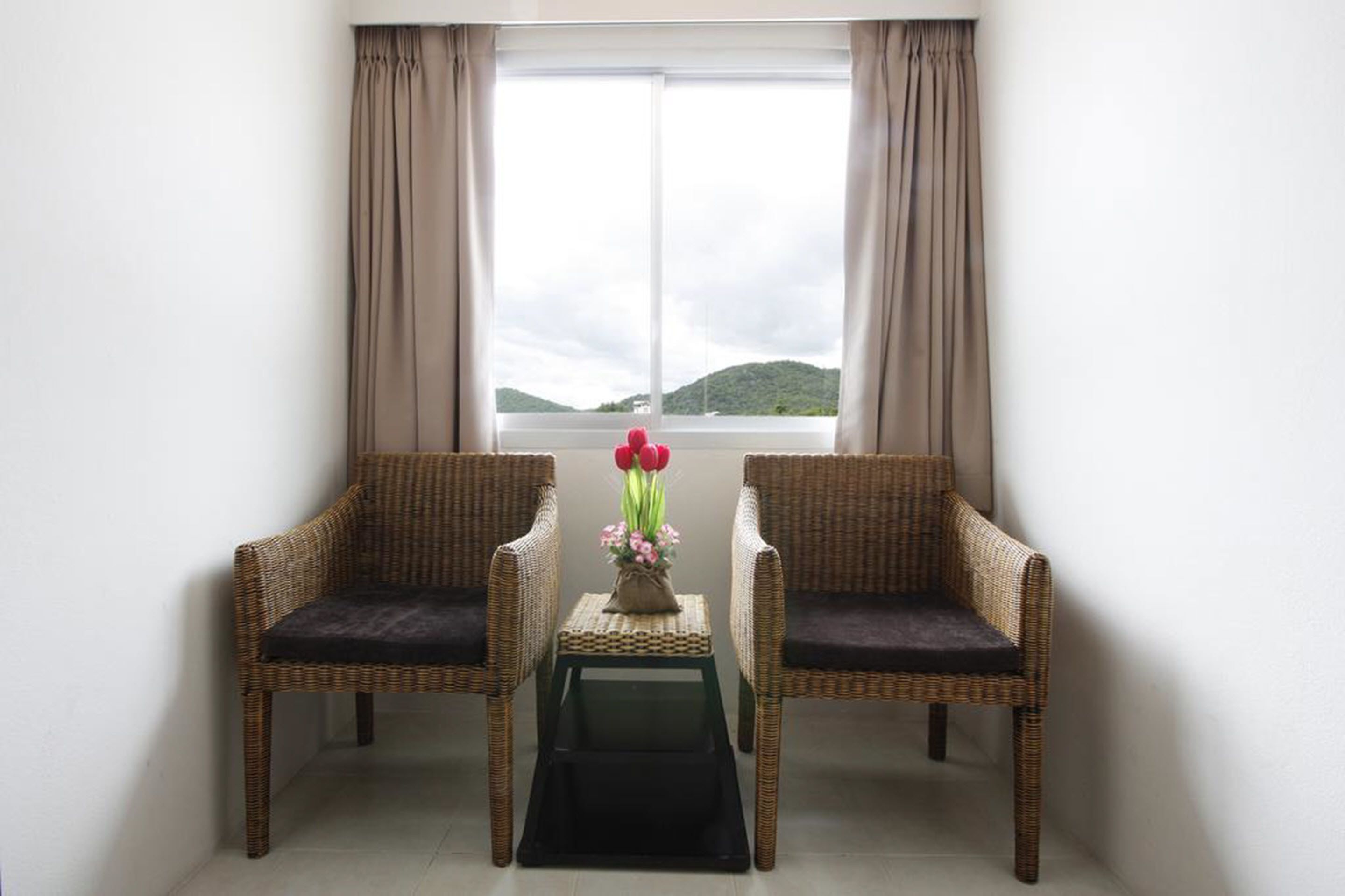 living area | lcd tv