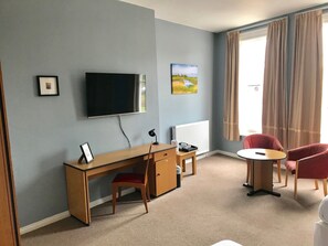 Superior Double Room, Ensuite | In-room safe, desk, iron/ironing board, free WiFi - St Botolph's Hotel Colchester (Colchester)