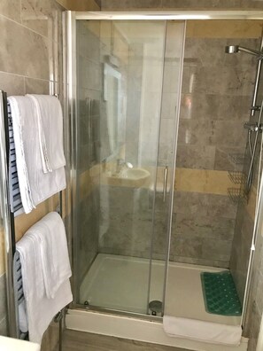 Standard Double Room, 1 Double Bed, Ensuite, City View | Bathroom | Shower, free toiletries, towels - St Botolph's Hotel Colchester (Colchester)