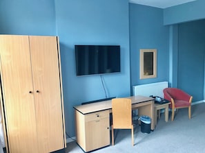 Superior Double Room, Ensuite | In-room safe, desk, iron/ironing board, free WiFi