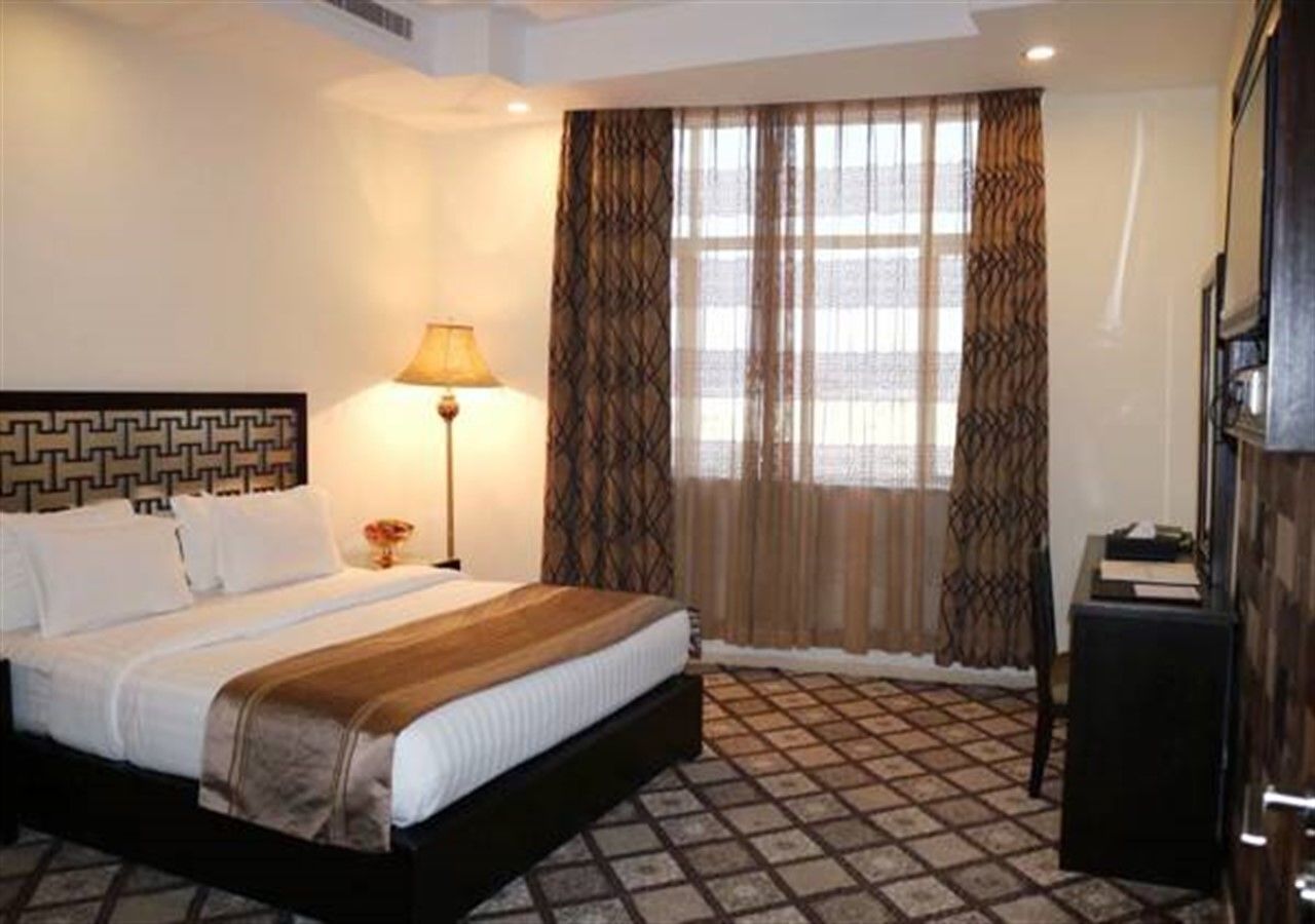 flat-screen tv, dvd player