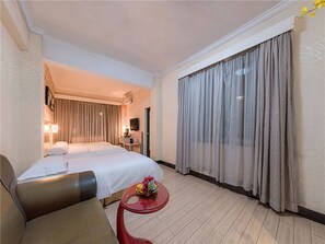 Comfort Triple Room | In-room safe, desk, blackout drapes, soundproofing - Kaiserdom Hotel Tiyuxi Metro Station (Guangzhou)