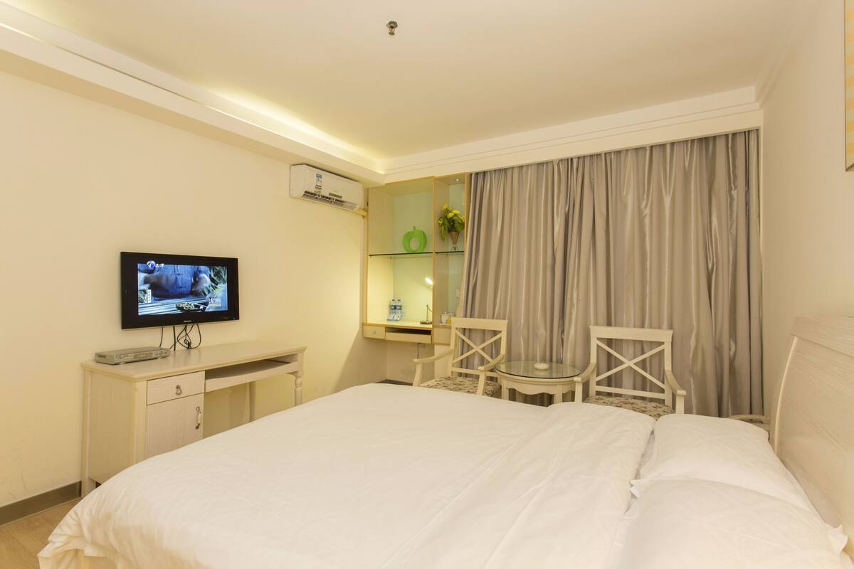 ห้องบิสซิเนสดับเบิล | ตู้นิรภัยในห้องพัก, โต๊ะทำงาน, ผ้าม่านกันแสง, ห้องเก็บเสีย ง