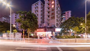 Front of property – evening/night - Kaiserdom Hotel Tiyuxi Metro Station (Guangzhou)
