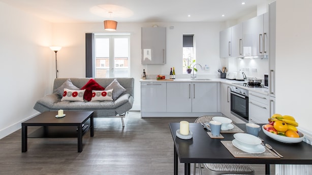 A modern apartment with a living area, kitchen, and dining space. - Abodebed - Oval View (Hemel Hempstead)