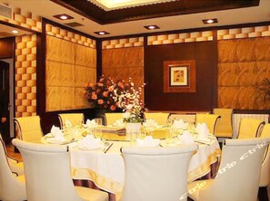 Breakfast, lunch, dinner served; Chinese cuisine  - Sheke Boyuan Hotel (Beijing)