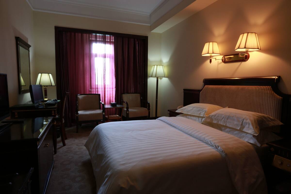 Superior Double Room | Minibar, in-room safe, desk, blackout drapes