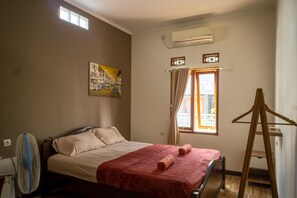 1 bedroom, iron/ironing board, free WiFi - Zenrra House (Bandung)