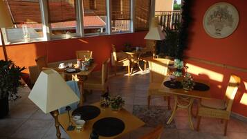 Free buffet breakfast