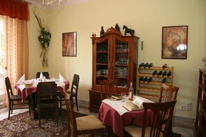 Café da manhã com buffet grátis
