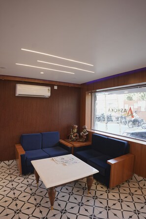 Televisión de pantalla plana, películas con cargo