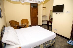 Desk, rollaway beds, free WiFi, bed sheets - Saadani Park Hotel (Mkwaja)