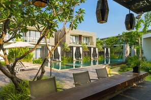 Poolside bar - The Villa by Metta (Siem Reap)