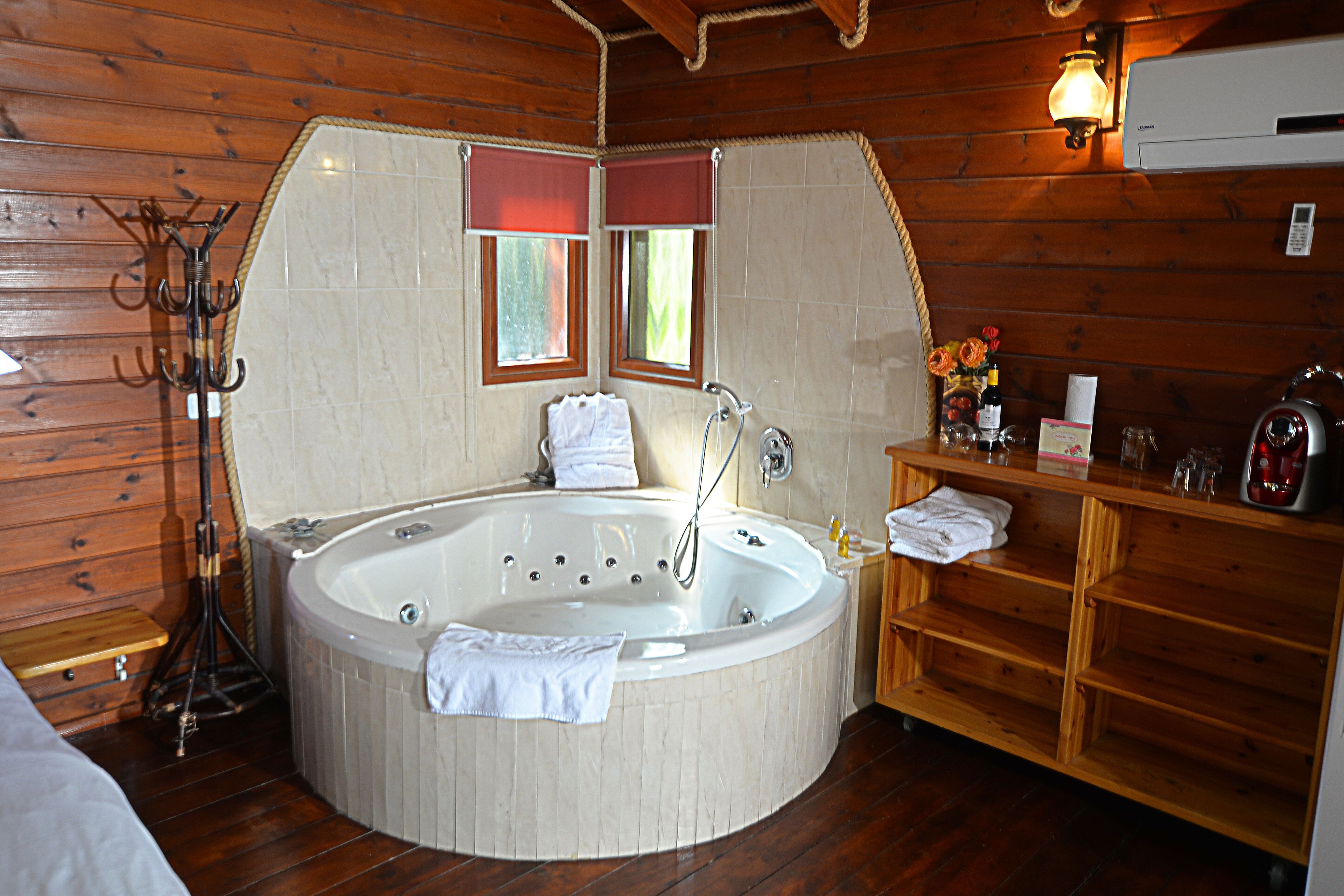 Jetted tub