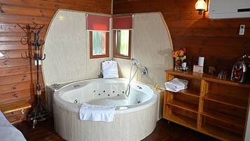 Jetted bathtub