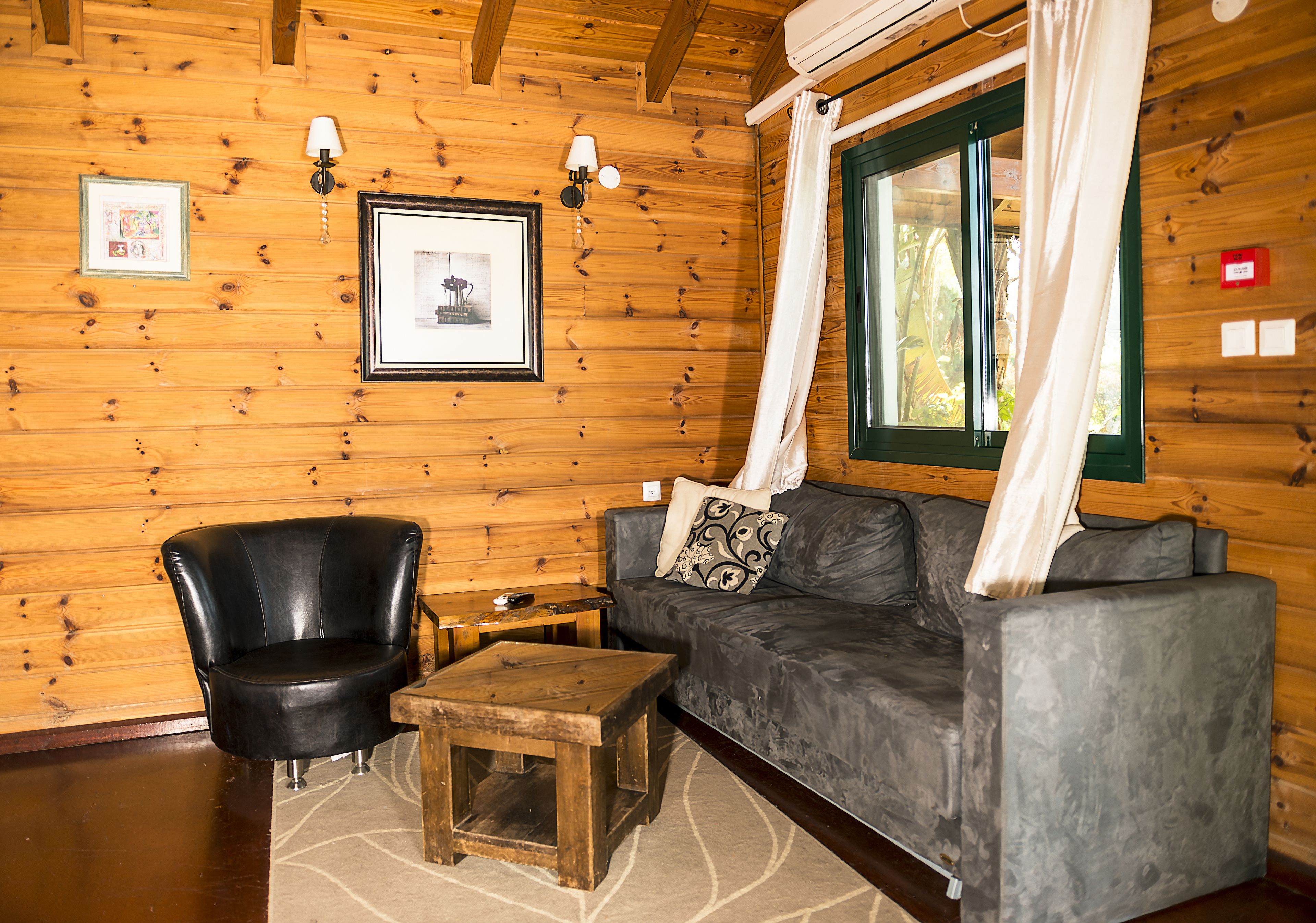 Stuga Superior | Vardagsrum | Platt-tv