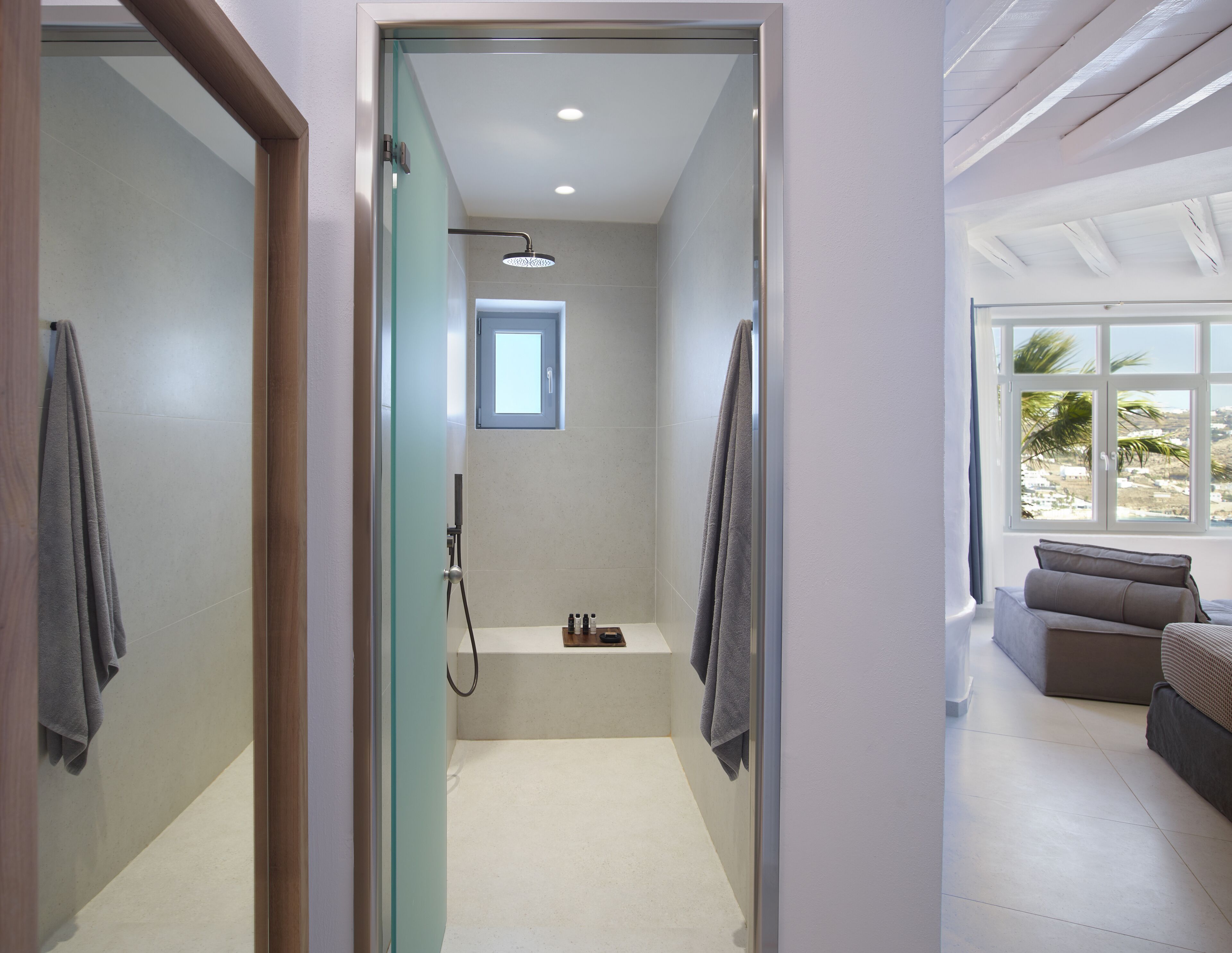 one bedroom suite sea view no 10 | bathroom shower