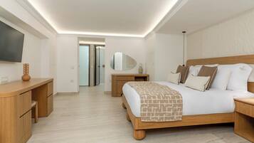 Optimal Two Bedroom Suite Sea View Private Pool | Premium bedding, minibar, in-room safe, individually decorated