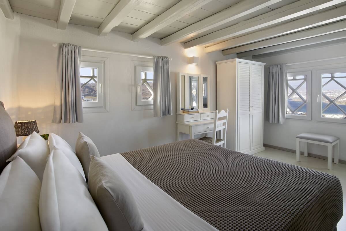 Eclectic One Bedroom House Sea View | Premium bedding, minibar, in-room safe, soundproofing