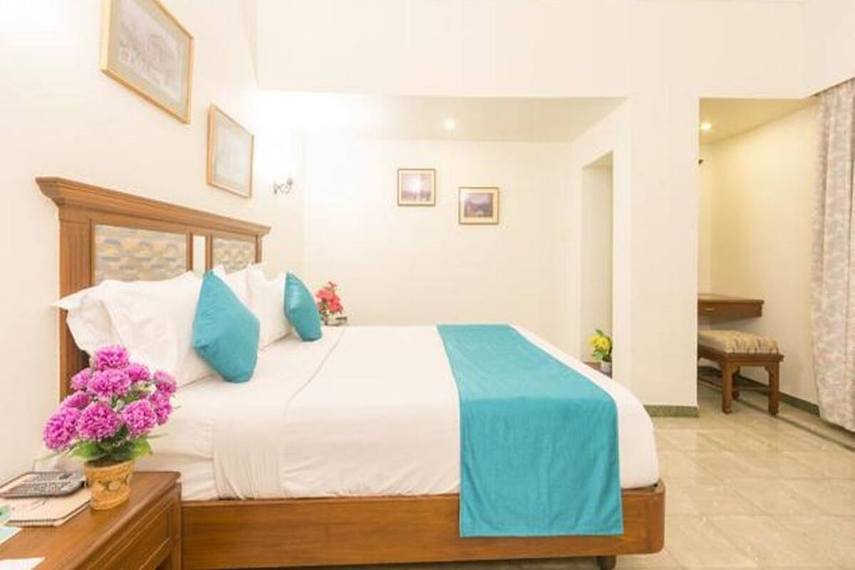 Desk, free rollaway beds, free WiFi