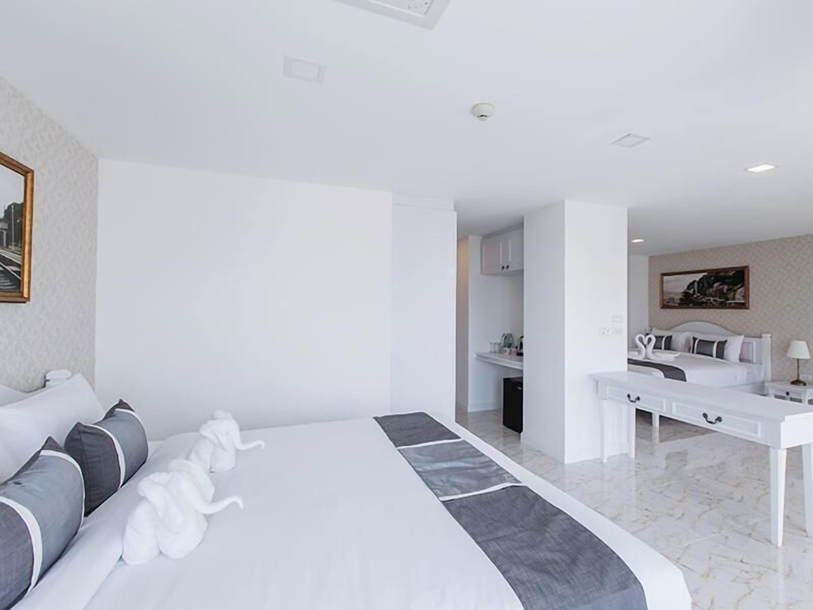 In-room safe, blackout curtains, free WiFi, bed sheets