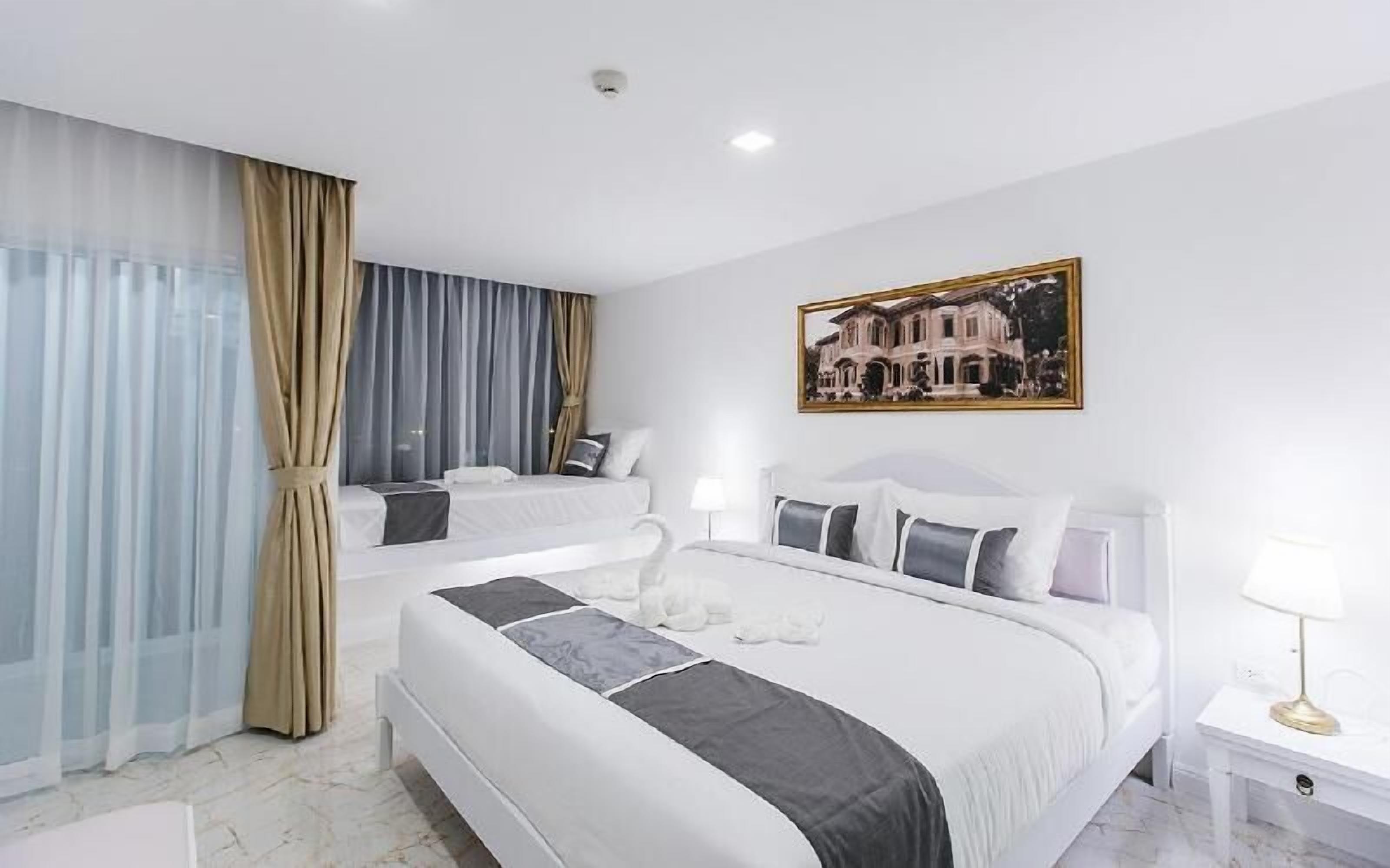 In-room safe, blackout curtains, free WiFi, bed sheets