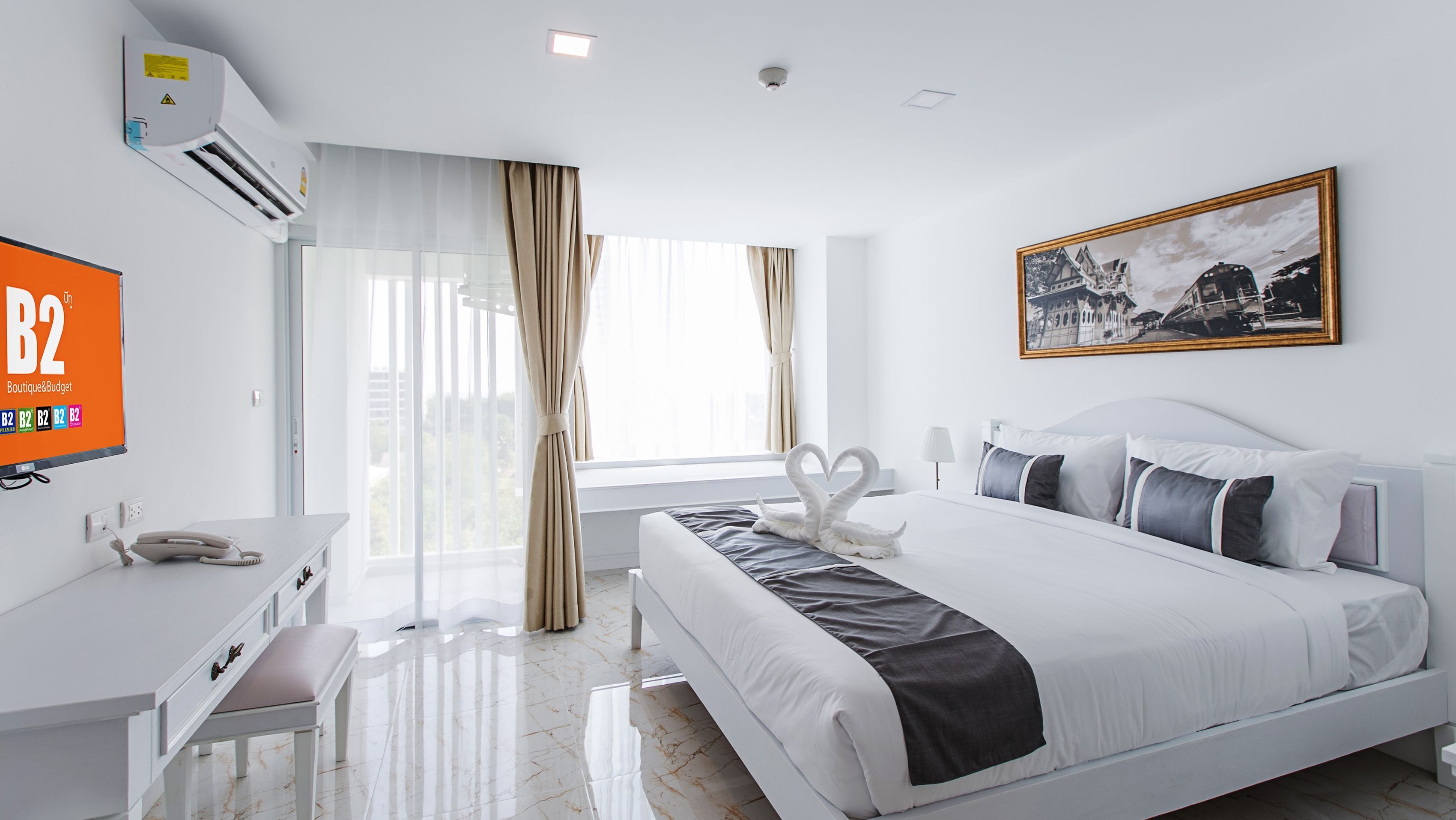 In-room safe, blackout curtains, free WiFi, bed sheets
