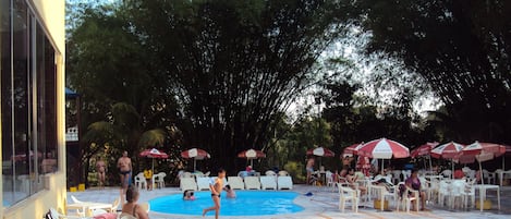 9 piscinas externas